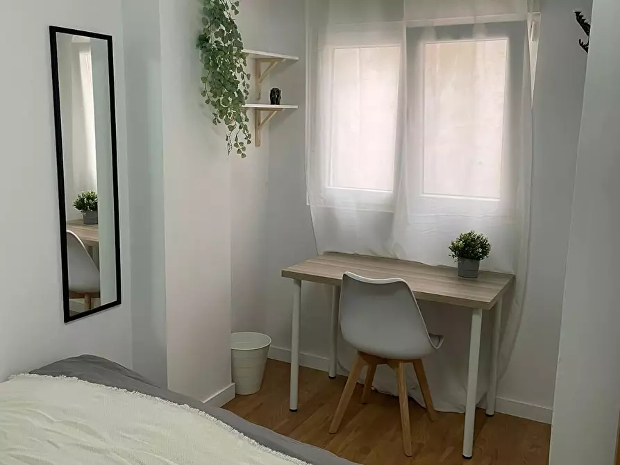 Immagine 3 di Camera in affitto  in Carrer d'Alcanyís a Valencia