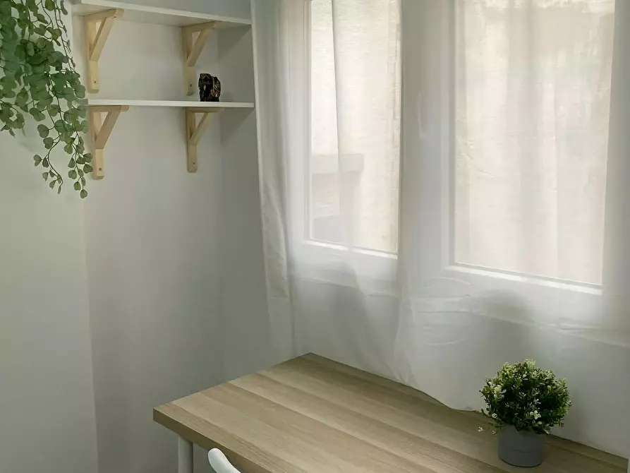 Immagine 4 di Camera in affitto  in Carrer d'Alcanyís a Valencia