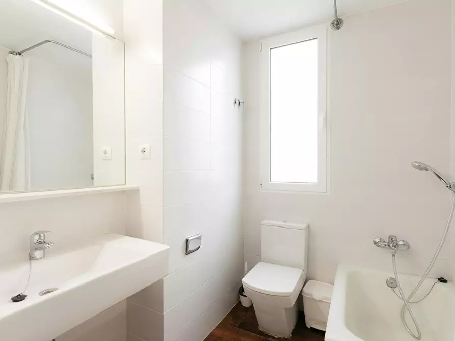 Immagine 8 di Camera in affitto  in Carrer d'Hernán Cortés a Valencia