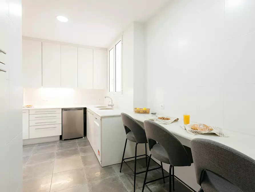 Immagine 10 di Camera in affitto  in Carrer d'Hernán Cortés a Valencia