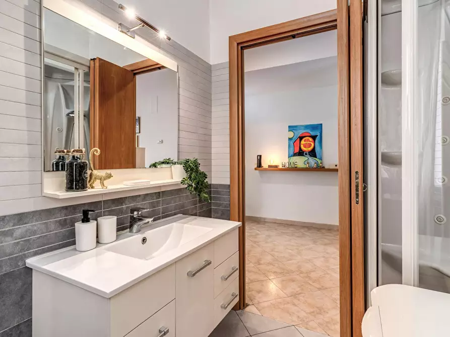 Immagine 7 di Appartamento in affitto  in Via dei Lauri a Roma