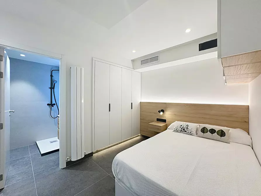 Immagine 1 di Camera in affitto  in Calle Cuatro Amigos a Madrid