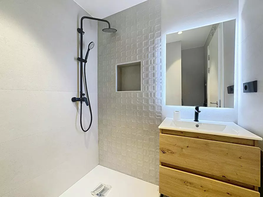 Immagine 9 di Camera in affitto  in Calle Cuatro Amigos a Madrid