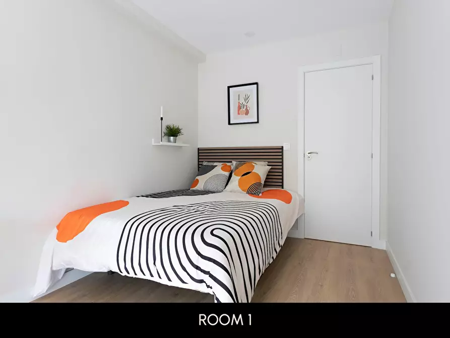 Immagine 2 di Camera in affitto  in Calle de Guzmán el Bueno a Madrid