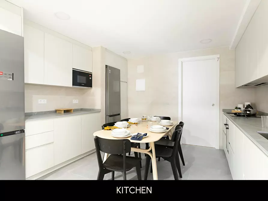 Immagine 10 di Camera in affitto  in Calle de Guzmán el Bueno a Madrid