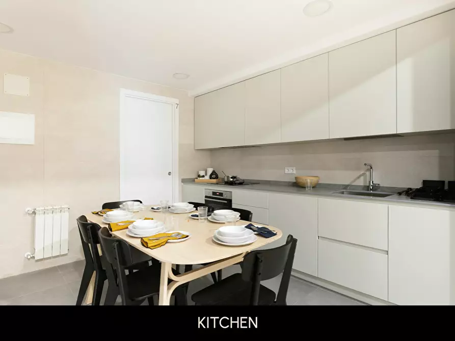 Immagine 10 di Camera in affitto  in Calle de Guzmán el Bueno a Madrid