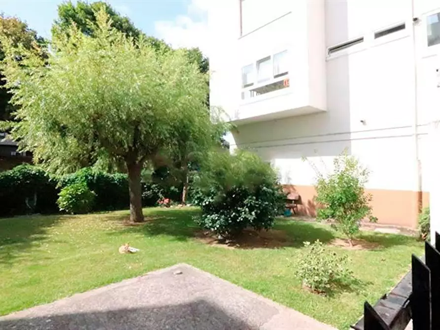 Immagine 10 di Camera in affitto  in Rúa Xuncal a Perillo (Santa Locaia)