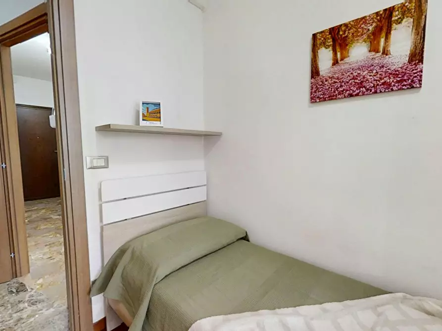 Immagine 4 di Camera in affitto  in Via V. Alfieri a Padova