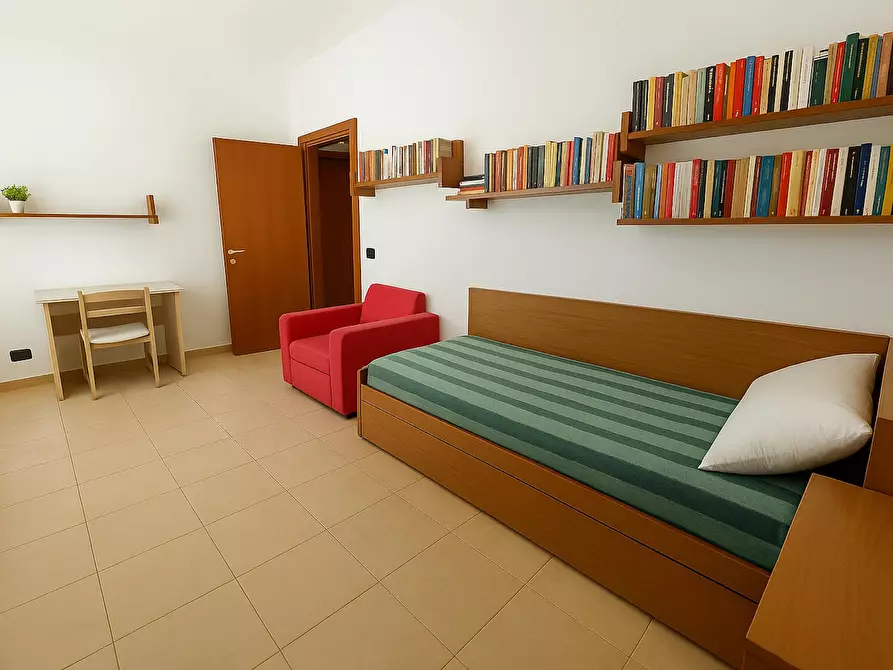 Immagine 2 di Camera in affitto  in Via Giorgio Stephenson a Milano