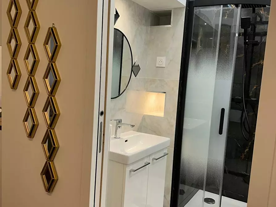 Immagine 9 di Appartamento in affitto  in Rue Camille Crespin du Gast a Paris