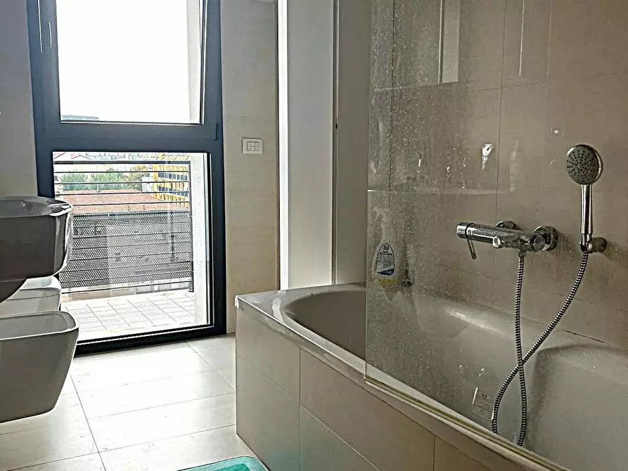 Immagine 6 di Appartamento in affitto  in Via Livigno a Milano