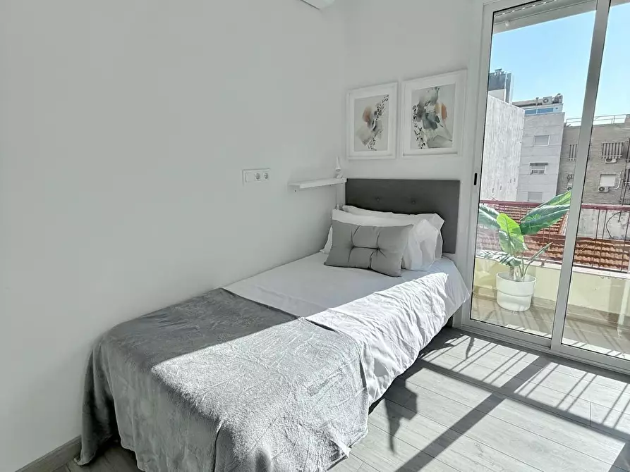 Immagine 2 di Camera in affitto  in Calle Agustín Lara a Murcia