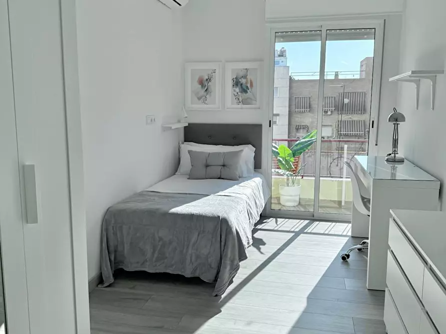 Immagine 1 di Camera in affitto  in Calle Agustín Lara a Murcia