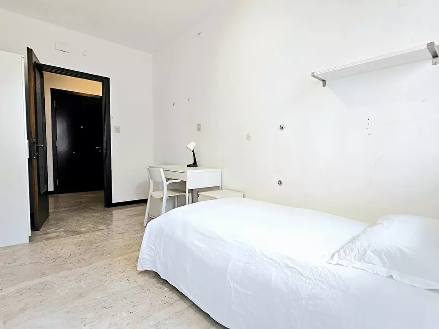 Immagine 2 di Camera in affitto  in Via Ugo Foscolo a Padova