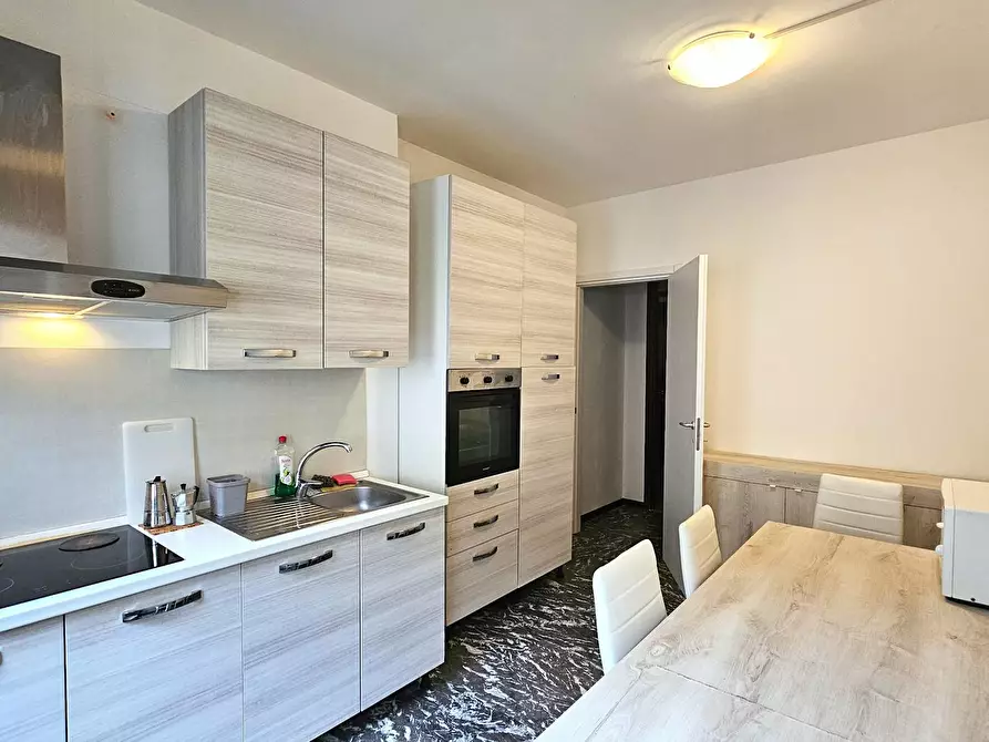 Immagine 4 di Camera in affitto  in Via Ugo Foscolo a Padova