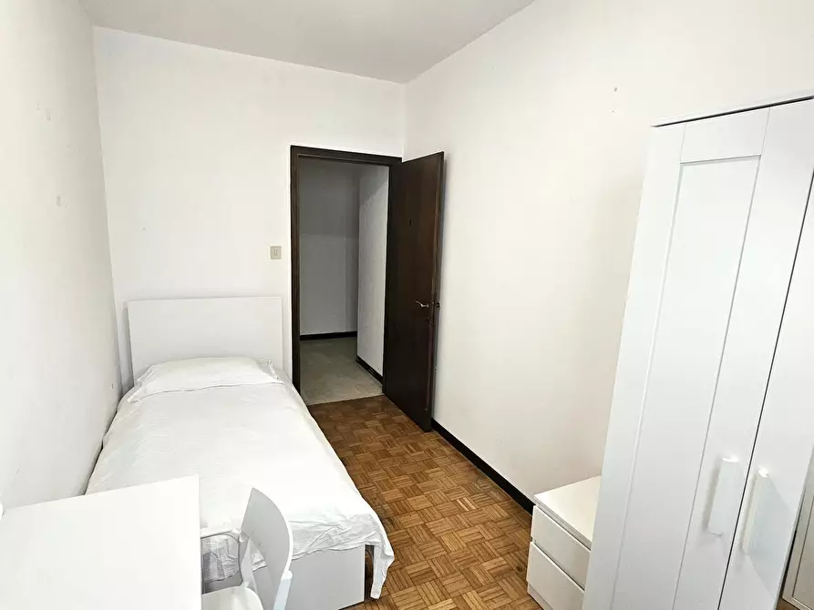 Immagine 1 di Camera in affitto  in Via Ugo Foscolo a Padova