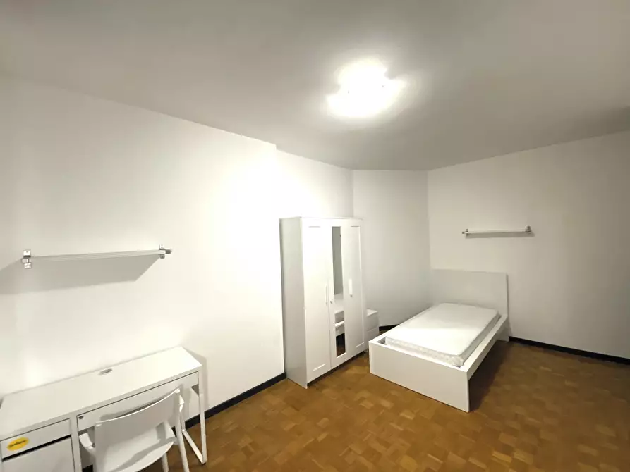 Immagine 2 di Camera in affitto  in Via Ugo Foscolo a Padova