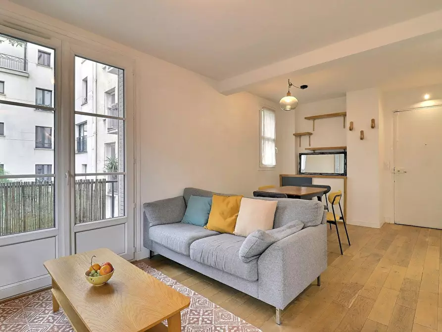 Immagine 1 di Appartamento in affitto  in Rue Pouchet a Paris 17