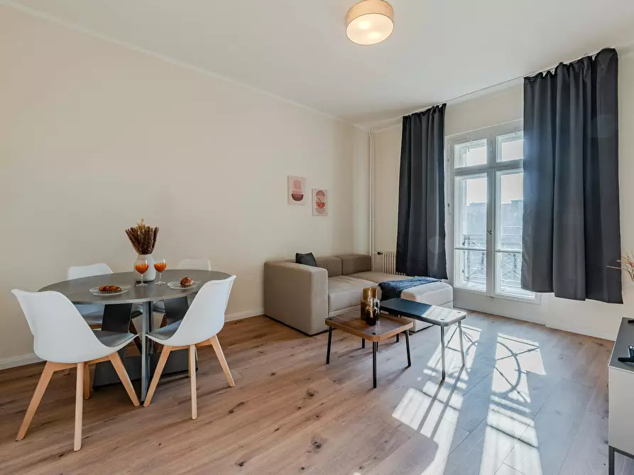 Immagine 2 di Appartamento in affitto  in Strausberger Platz a Berlin Friedrichshain