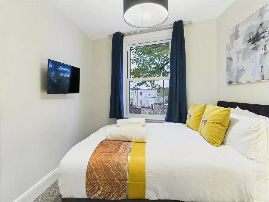 Immagine 7 di Casa indipendente in affitto  in Queen's Road a Cheltenham