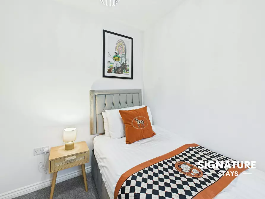 Immagine 4 di Casa indipendente in affitto  in Desert Orchid Road a Prestbury