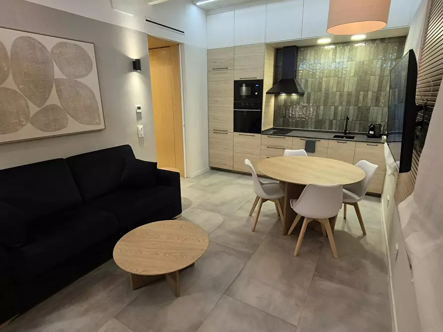 Immagine 5 di Appartamento in affitto  in Calle de Linneo a Madrid