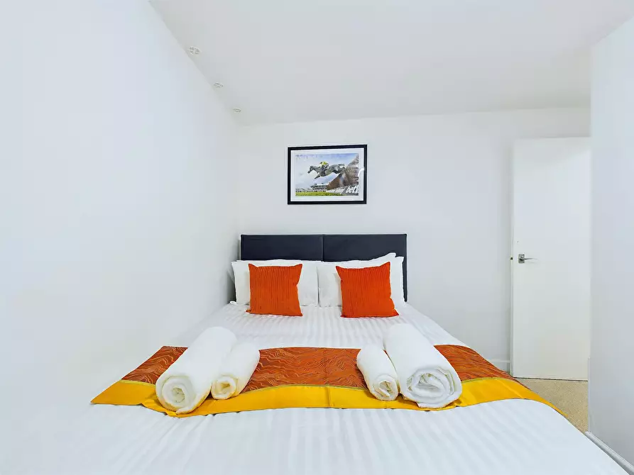 Immagine 9 di Casa indipendente in affitto  in Portland Square a Prestbury