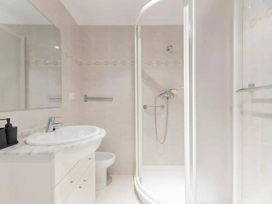 Immagine 10 di Camera in affitto  in Carrer de la Mare de Déu de la Cabeza a Valencia