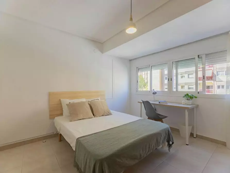 Immagine 1 di Camera in affitto  in Carrer de la Mare de Déu de la Cabeza a Valencia