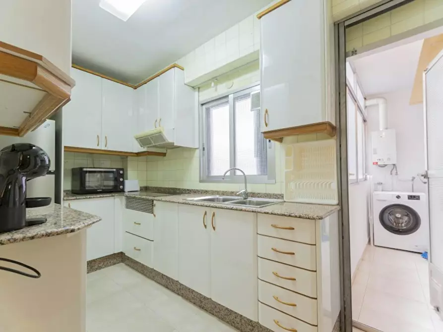 Immagine 5 di Camera in affitto  in Carrer de la Mare de Déu de la Cabeza a Valencia