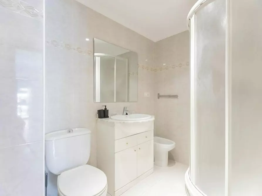 Immagine 9 di Camera in affitto  in Carrer de la Mare de Déu de la Cabeza a Valencia