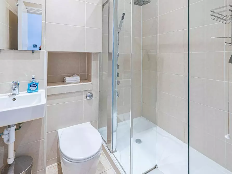 Immagine 5 di Appartamento in affitto  in Tower Bridge Road a Camberwell