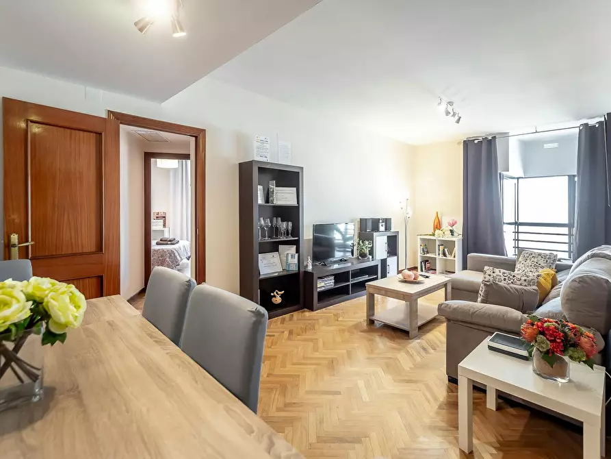 Immagine 1 di Appartamento in affitto  in Calle de Jacometrezo a Madrid