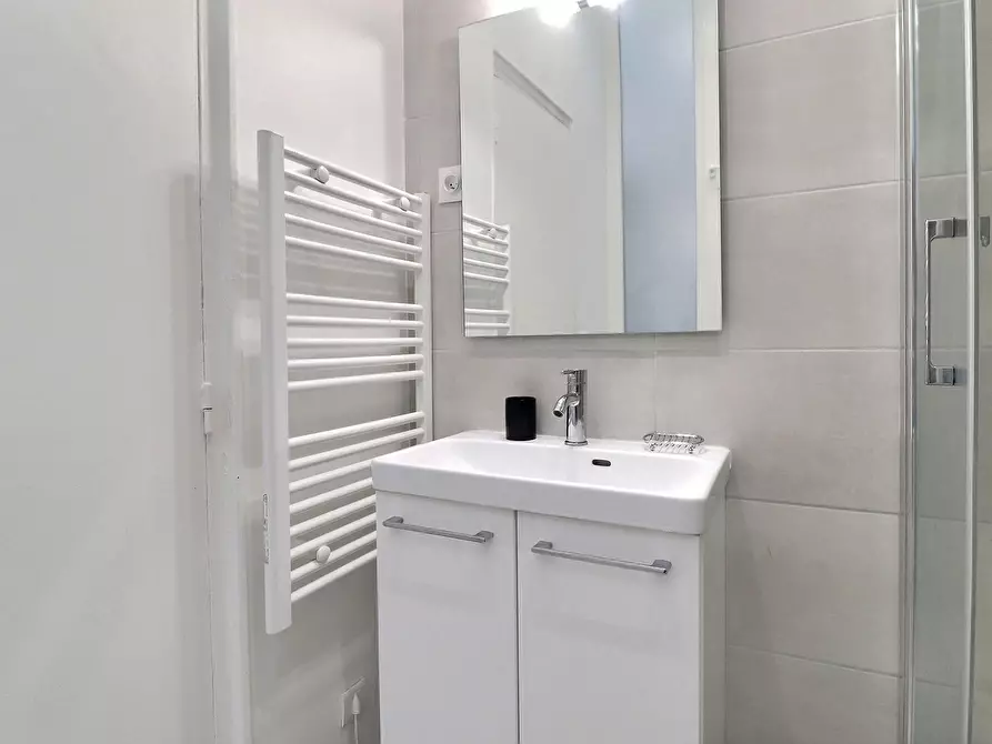 Immagine 8 di Appartamento in affitto  in Boulevard Voltaire a Paris