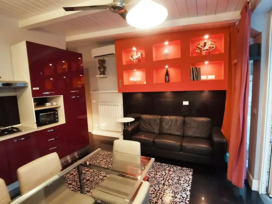 Immagine 2 di Camera in affitto  in Via San Zanobi a Firenze