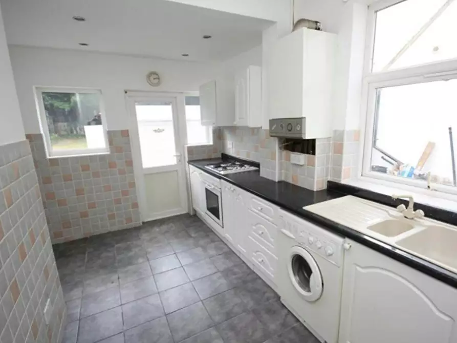 Immagine 5 di Camera condivisa in affitto  in Petts Wood Road a Bromley