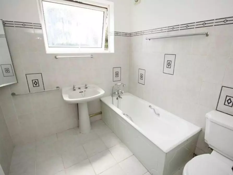 Immagine 4 di Camera condivisa in affitto  in Petts Wood Road a Bromley