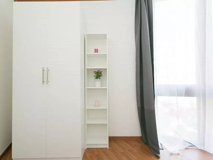 Immagine 4 di Camera in affitto  in Via Gavirate a Milano