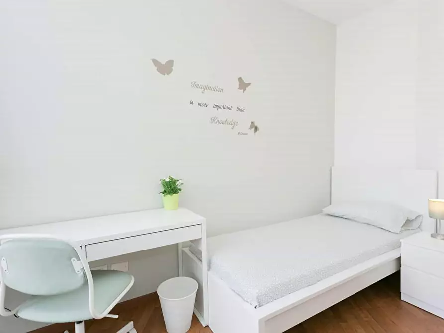 Immagine 2 di Camera in affitto  in Via Gavirate a Milano