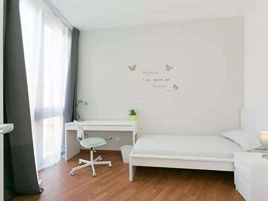 Immagine 1 di Camera in affitto  in Via Gavirate a Milano