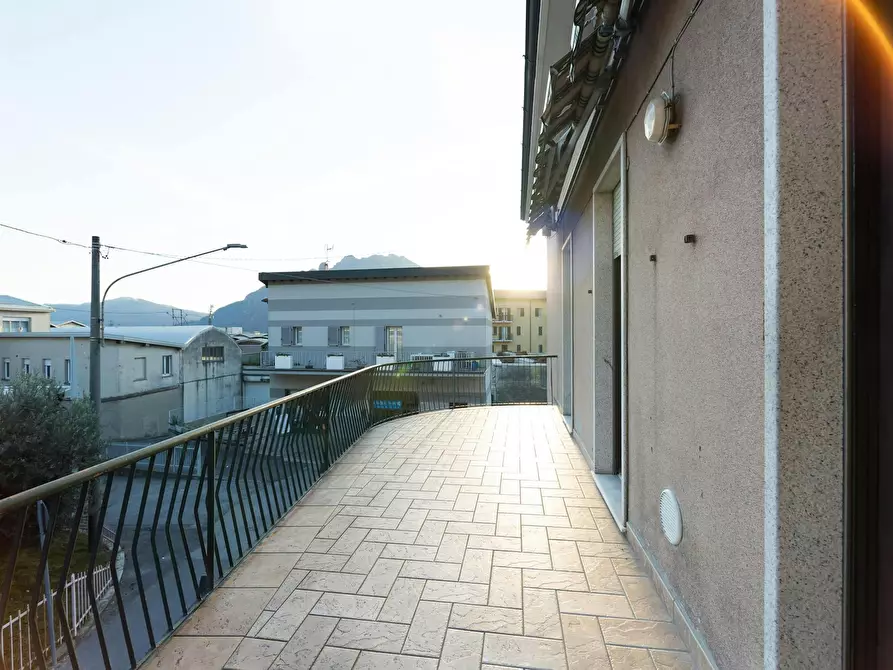 Immagine 9 di Camera in affitto  in Via Goito a Lecco