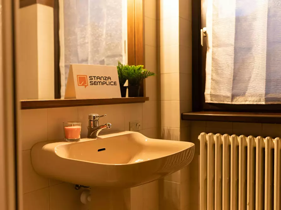 Immagine 7 di Camera in affitto  in Via Goito a Lecco