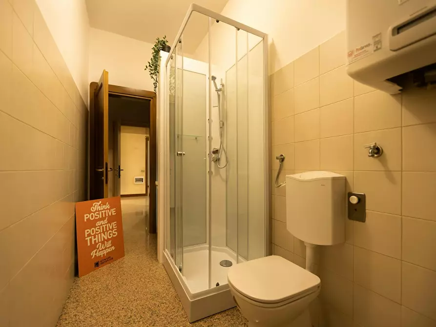 Immagine 8 di Camera in affitto  in Via Goito a Lecco