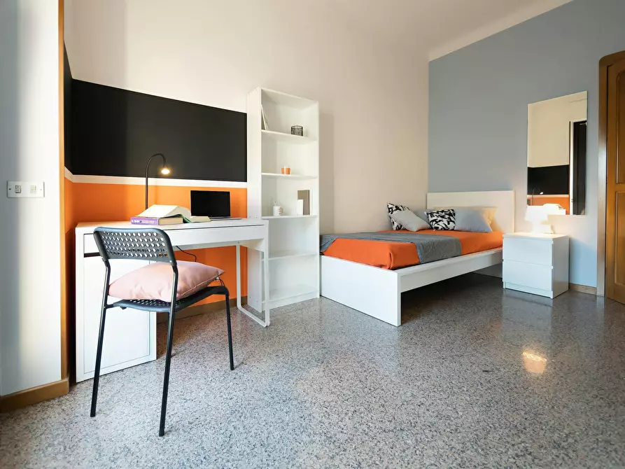 Immagine 1 di Camera in affitto  in Via Goito a Lecco