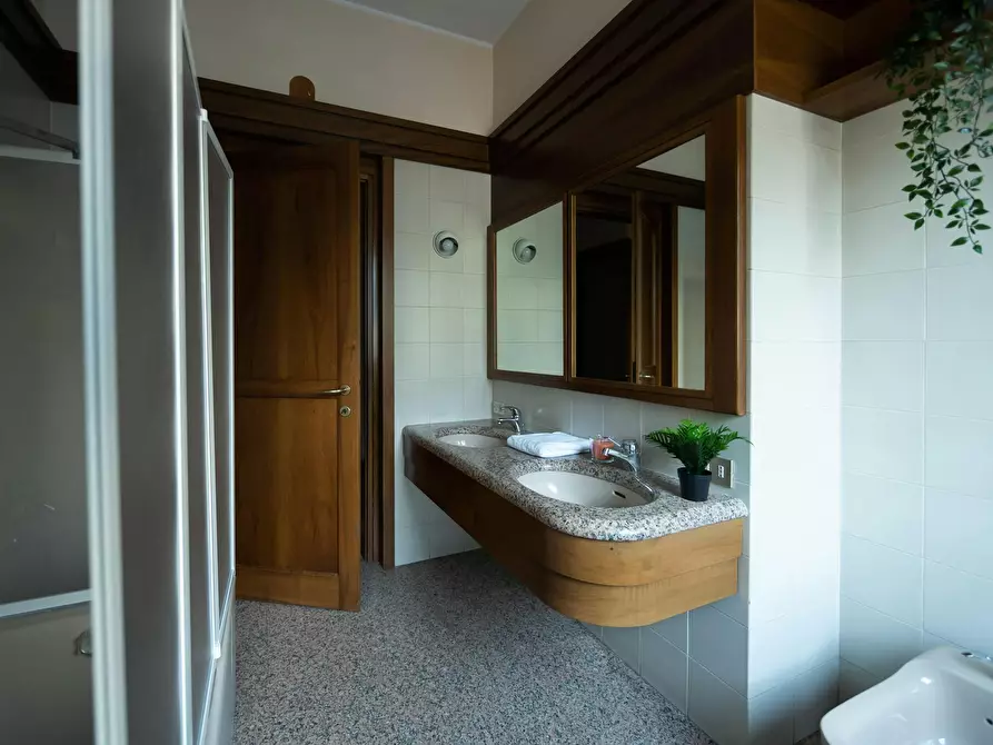 Immagine 6 di Camera in affitto  in Via Goito a Lecco