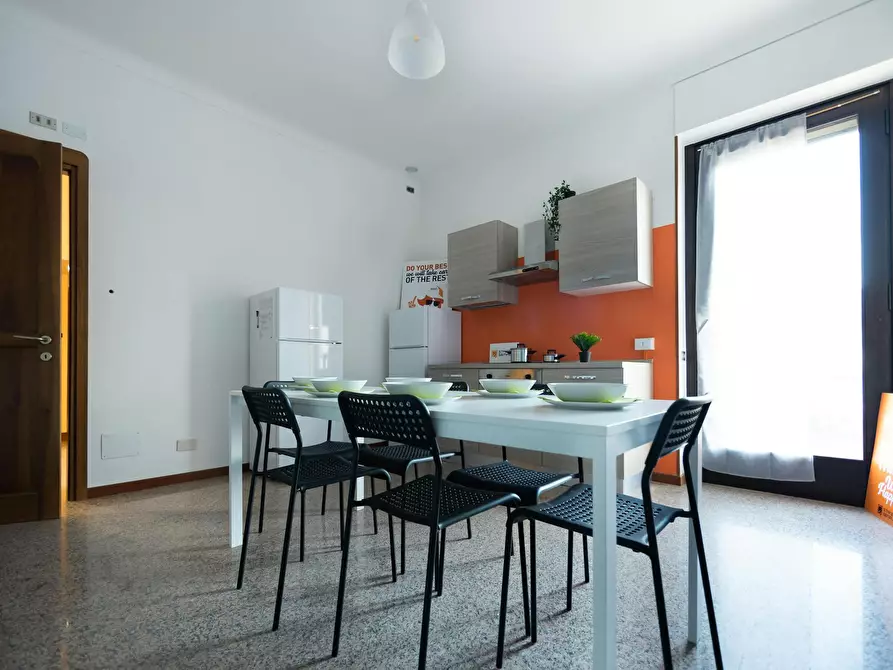 Immagine 5 di Camera in affitto  in Via Goito a Lecco