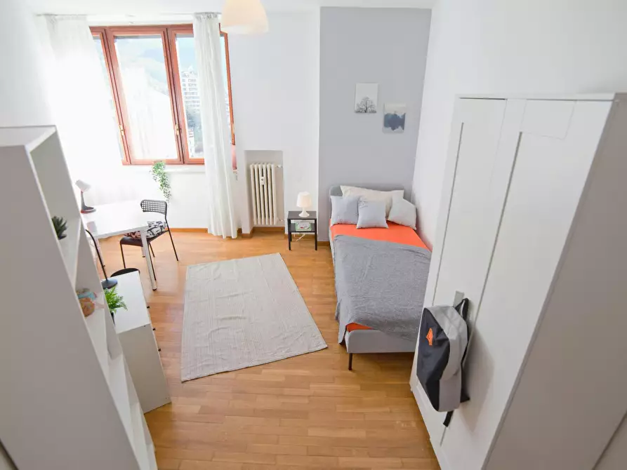 Immagine 6 di Camera in affitto  in Via Giuseppe Resinelli a Lecco