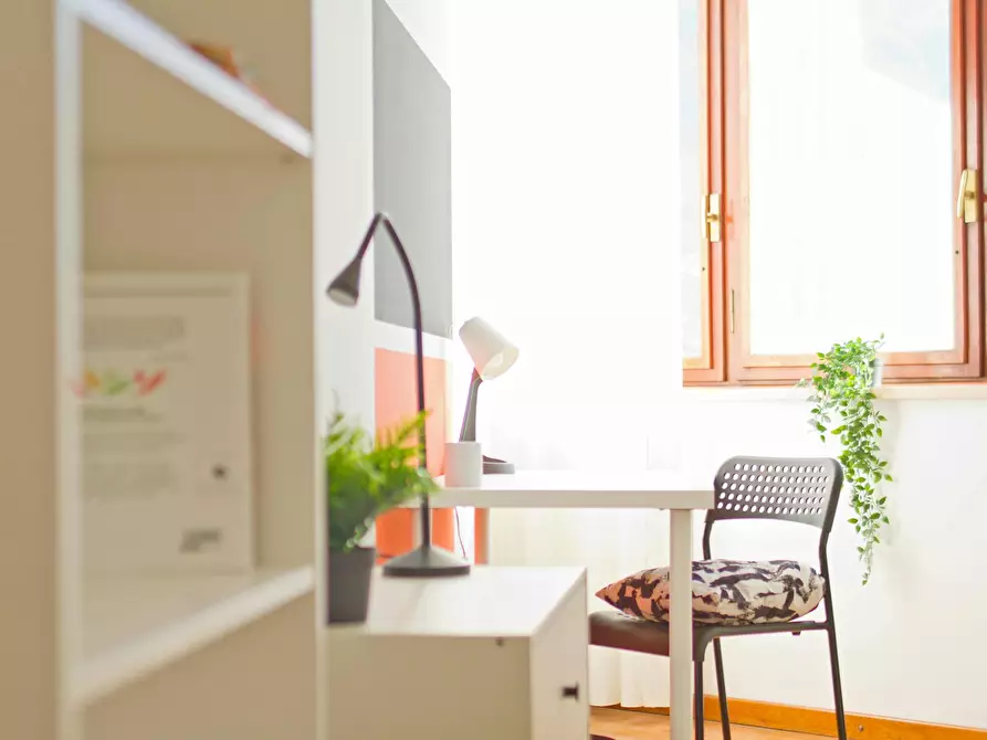 Immagine 5 di Camera in affitto  in Via Giuseppe Resinelli a Lecco