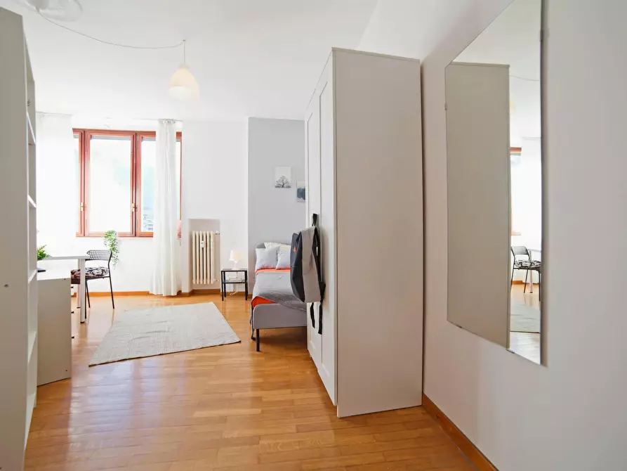 Immagine 1 di Camera in affitto  in Via Giuseppe Resinelli a Lecco