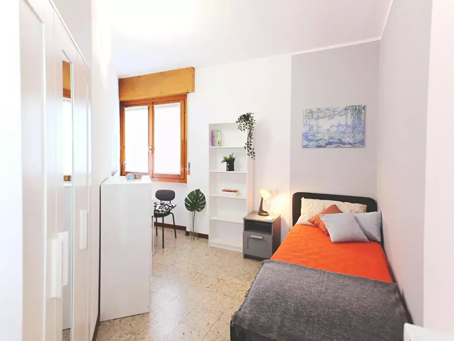 Immagine 1 di Camera in affitto  in Via Privata Nino Castelli a Lecco